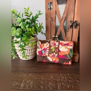 VERA BRADLEY SMALL KISSLOCK ENGLISH ROSE QUILTED wallet/coin